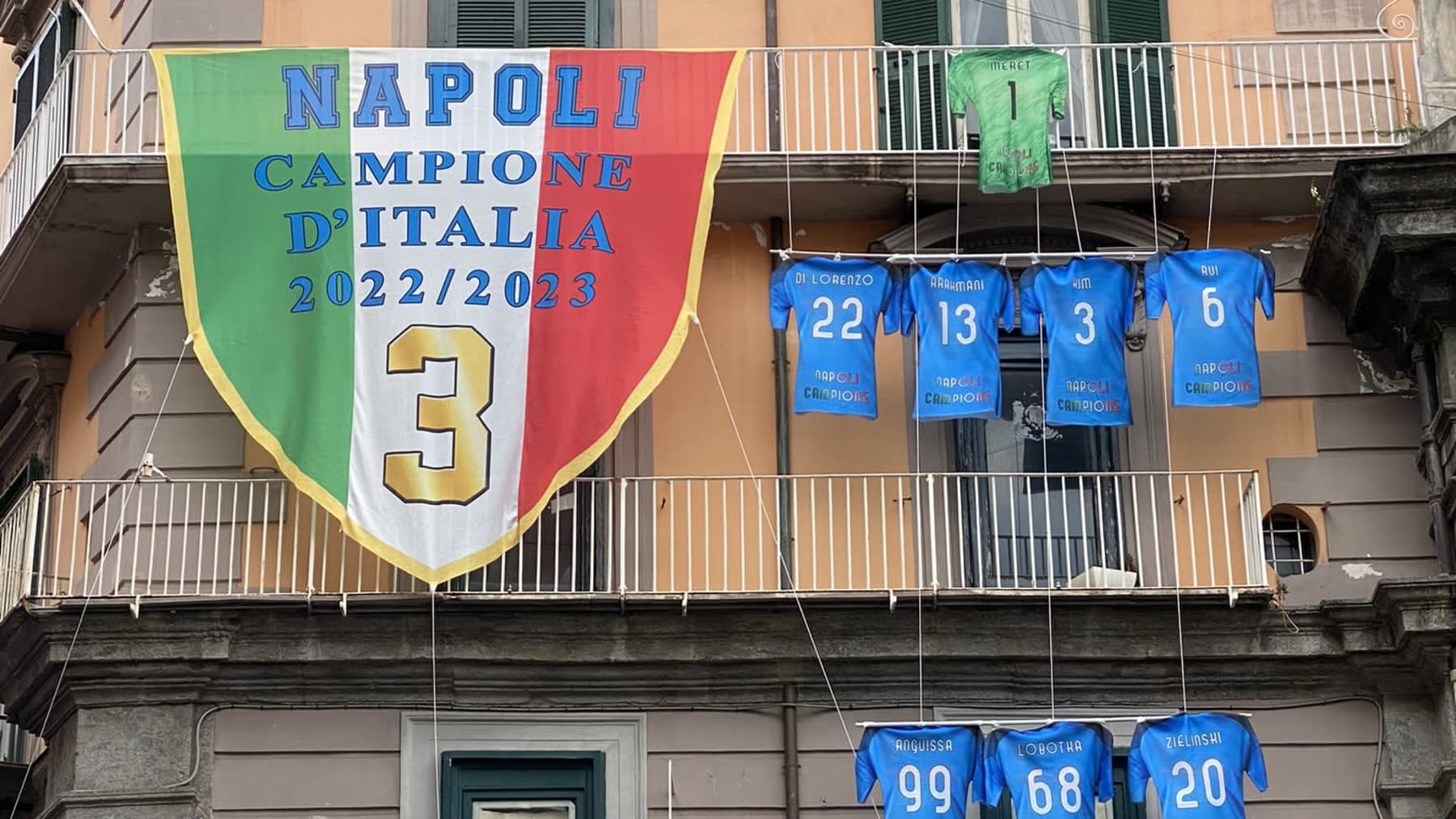 Napolissa juhlitaan Italian jalkapallomestaruutta.