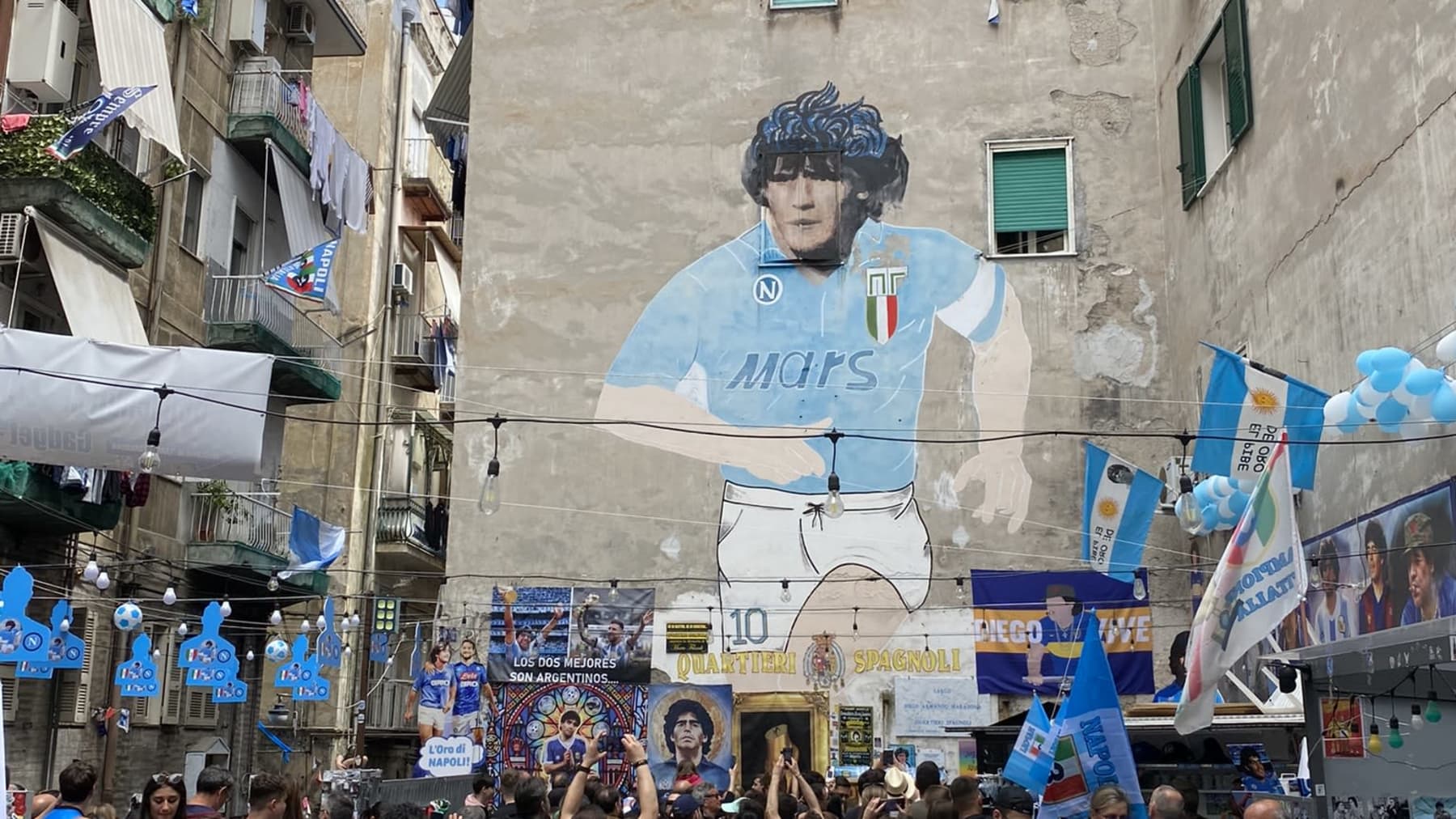 Diego Maradonan muraali Napolissa.