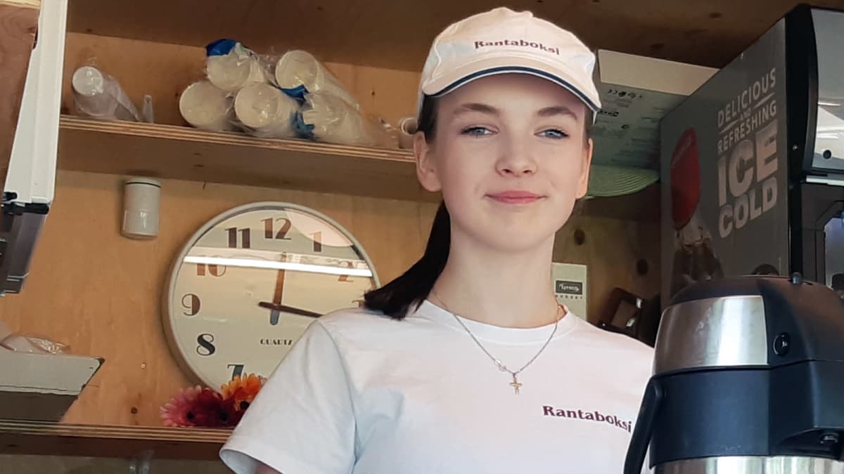 Emilia Simos kioskissaan.
