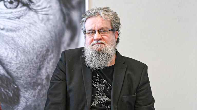 Trubaduuri Vihtori Maijanen ja valokuvaaja Olli Jaatinen yhteiskuvassa.