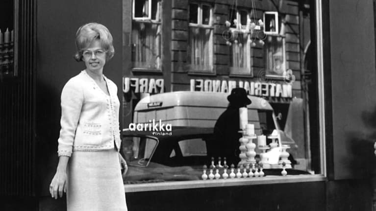Kaija Aarikka Kööpenhaminan liikkeen edustalla vuonna 1968. Kuva: Gunilla, Ved Bellahøj 4, Tanska Kuva: Gunilla, Ved Bellahøj 4, Tanska