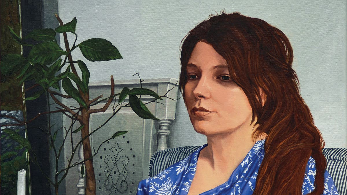 Joel Slotten maalaus Toipilas 2019. Nuori nainen sängyssä.
