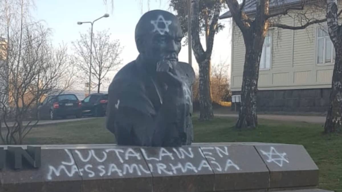 Töhritty V.I. Leninin patsas Kotkassa 1.5.2020.