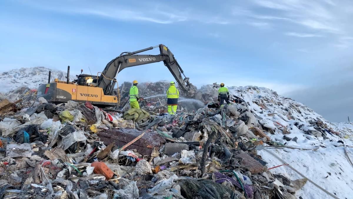 Aumapalo Oulun Ruskon jätekeskuksessa.