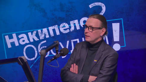 Professori Tomi Huttunen Kiehuuko yli-podcastin vieraana