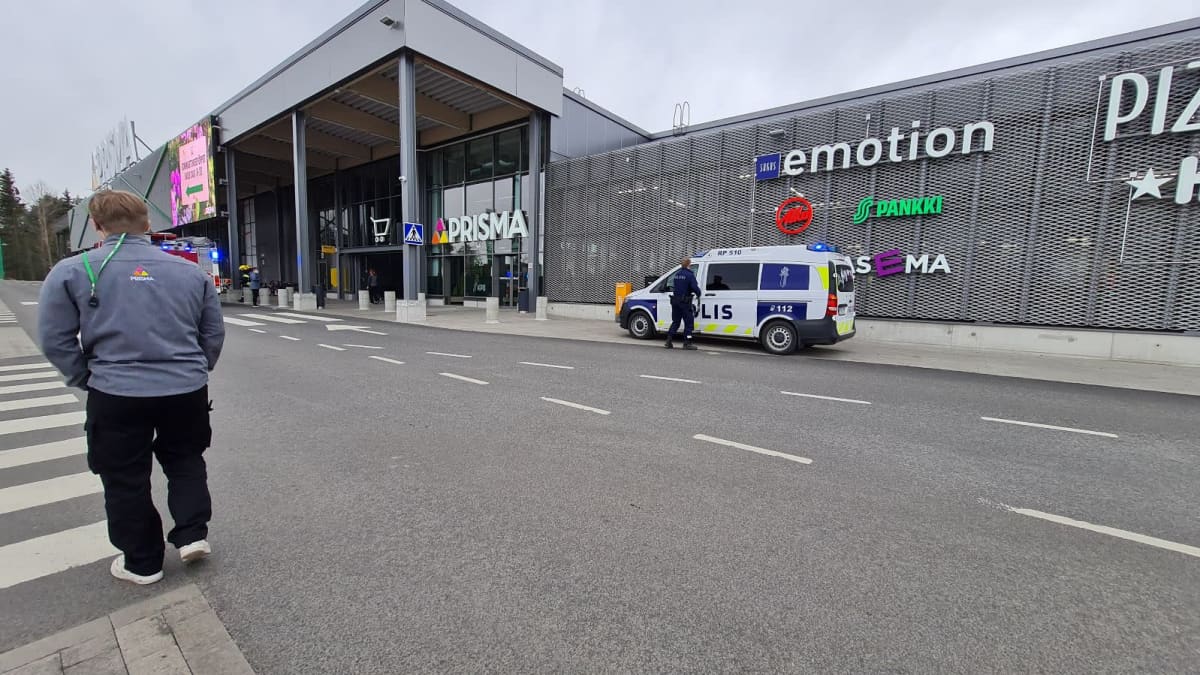Liisanlehdon Prisma Vaasassa avattiin tiistaina aamulla maanantaisen  autohallipalon jäljiltä | Yle Uutiset