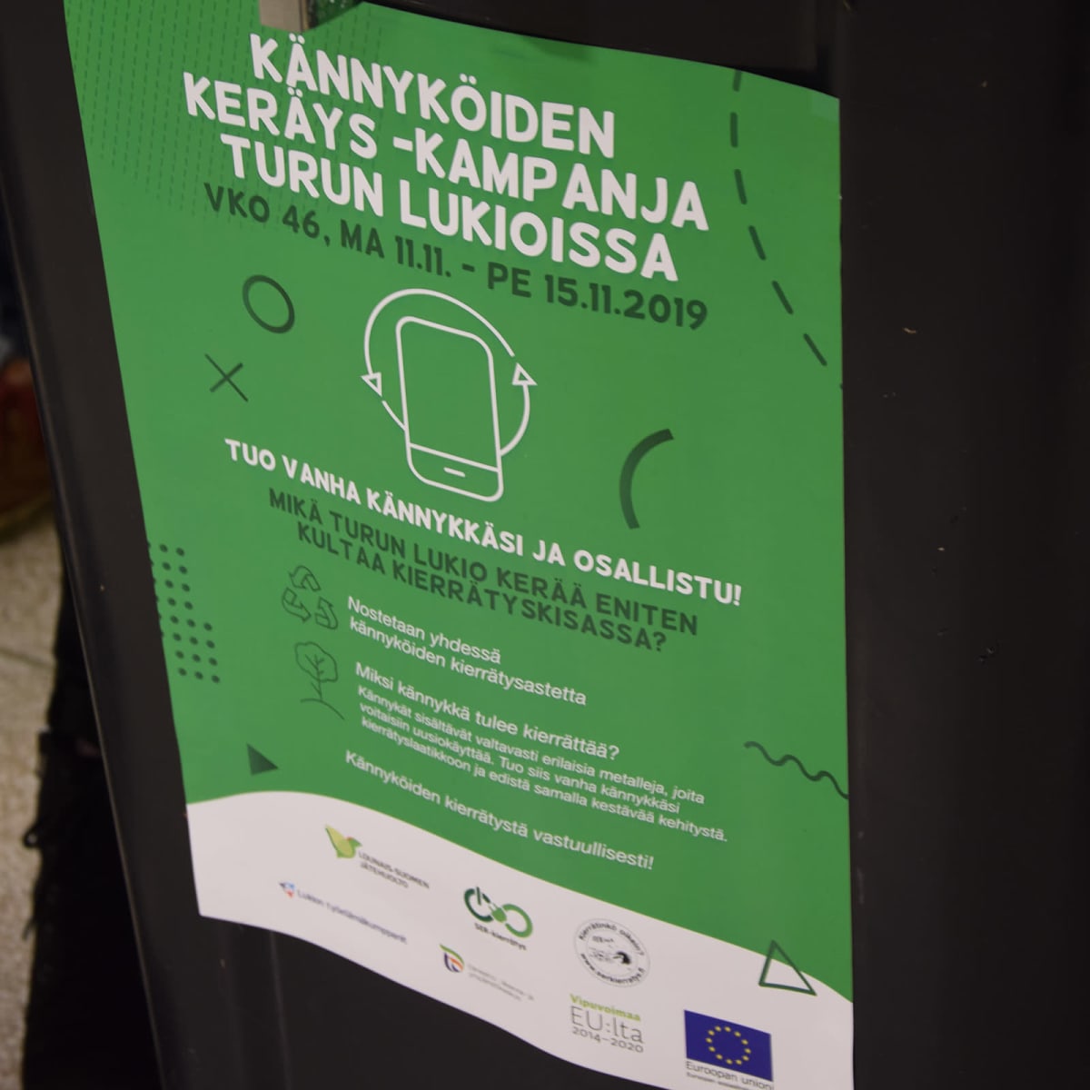 Turun lukioissa kierrätetään vanhoja matkapuhelimia.