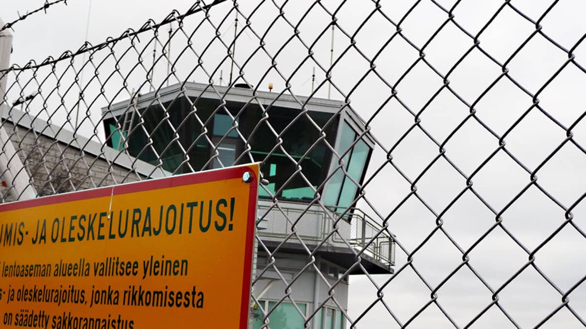 Kontrolltornet vid Karleby-Jakobstad flygplats.