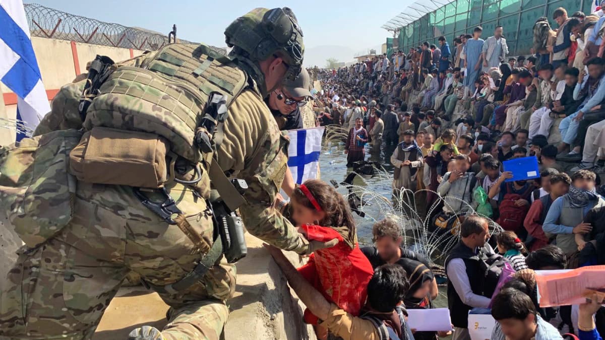 Suomalaisjoukot osallistuivat evakuointioperaatioon Kabulin lentokentällä elokuussa. 
