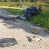 Ivalo - Utsjoki-välillå parkkipaikat saattavat olla hyvin roskaisia ja sotkuisia. 