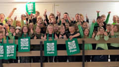 Posion koulun oppilaat ovat pukeutuneet musta-vihreisiin asuihin Käärijän Euroviisu-kappaleen innoittamina.