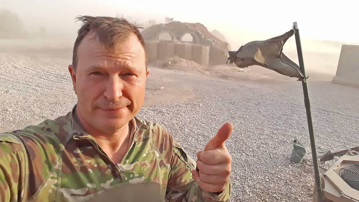 Irakissa palveleva William Bruck omakuvassa