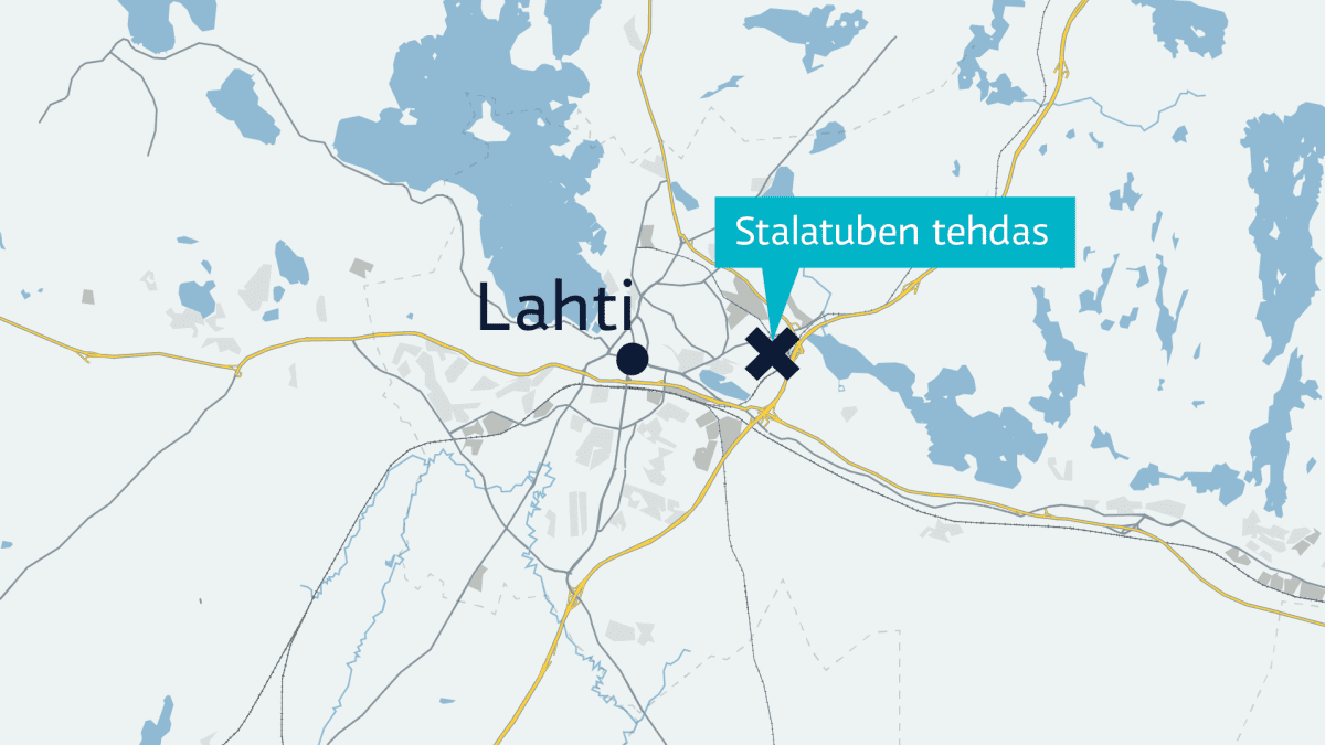 Kuvassa näkyy kartta, johon on merkitty Lahden kaupunki ja Stalatuben tehdas. Stalatuben tehdas sijaitsee Lahden keskustasta itään.