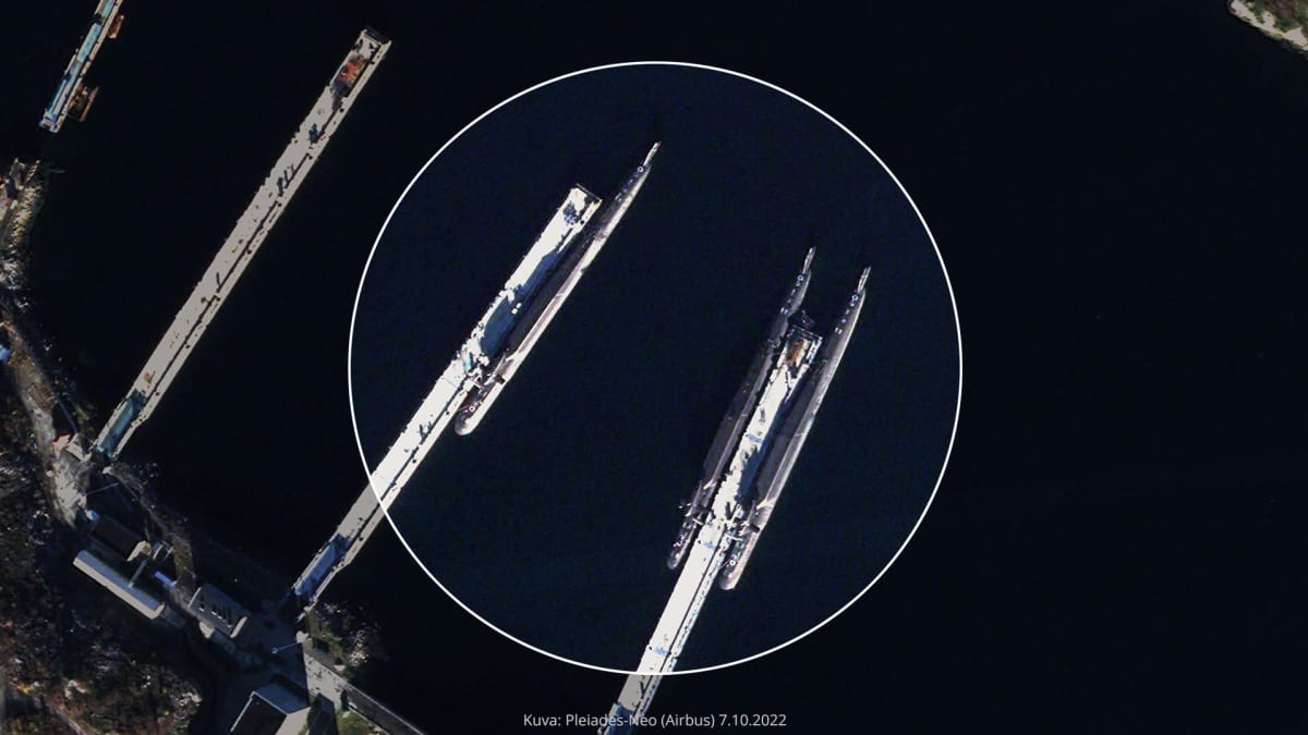 Satelliittikuva Venäjän Delfin-luokan sukellusveneissä on aseistuksena 16 ballistista ydinohjusta.