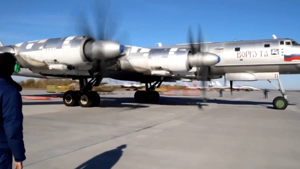Tupolev Tu-95MS, pitkän kantaman strateginen pommikone.