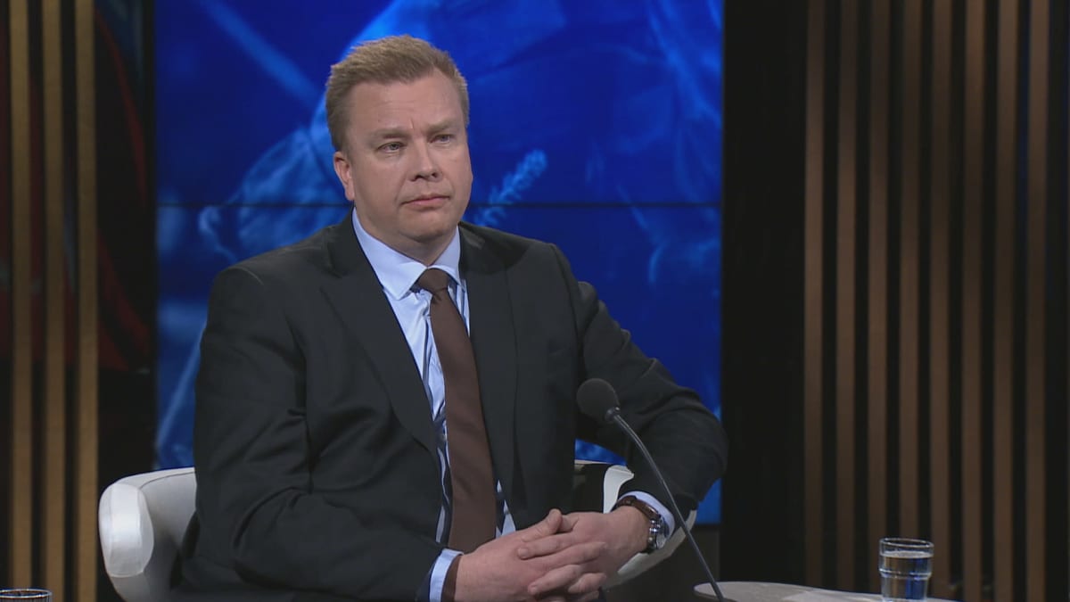 Puolustusministeri Antti Kaikkonen