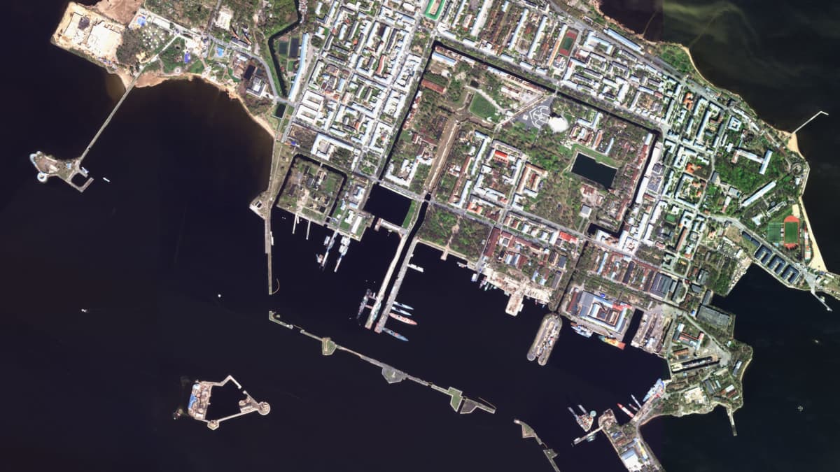 Herätys: Satelliittikuvat näyttävät Venäjän tukikohdat Suomen rajan lähellä  | Poliisi varautuu 