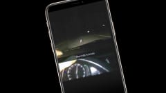 Kännykässä todellinen Snapchatissa lähetetty kuva hetki ennen onnettomuutta. Kuva auton nopeusmittarista ja sen päällä teksti Mennää kovaaa.