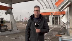 Ylen ulkomaantoimittaja Antti Kuronen on Hersonissa, Ukrainassa tuhoutuneella bensa-asemalla.