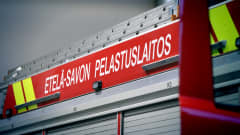 Etelä-Savon pelastuslaitoksen punainen kyltti.
