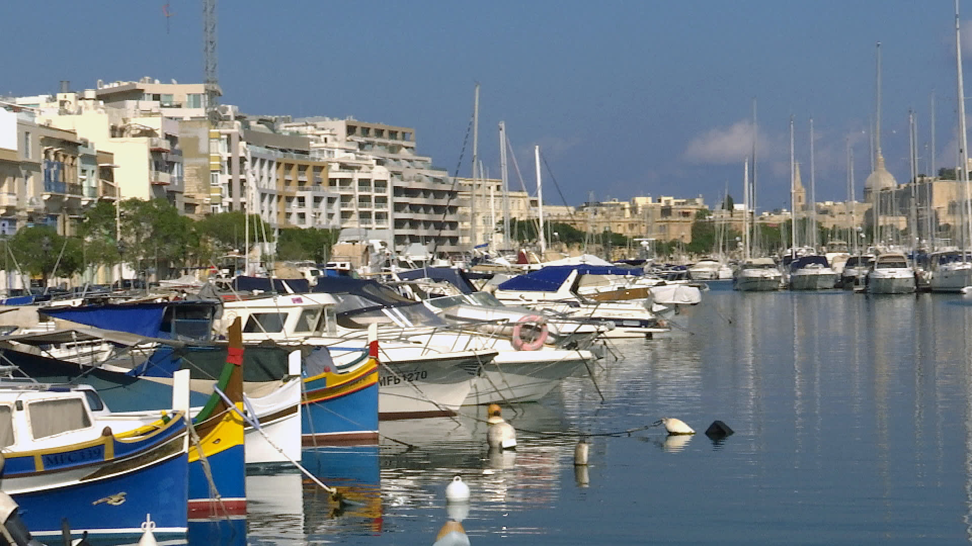 Veneitä Maltan satamassa. 