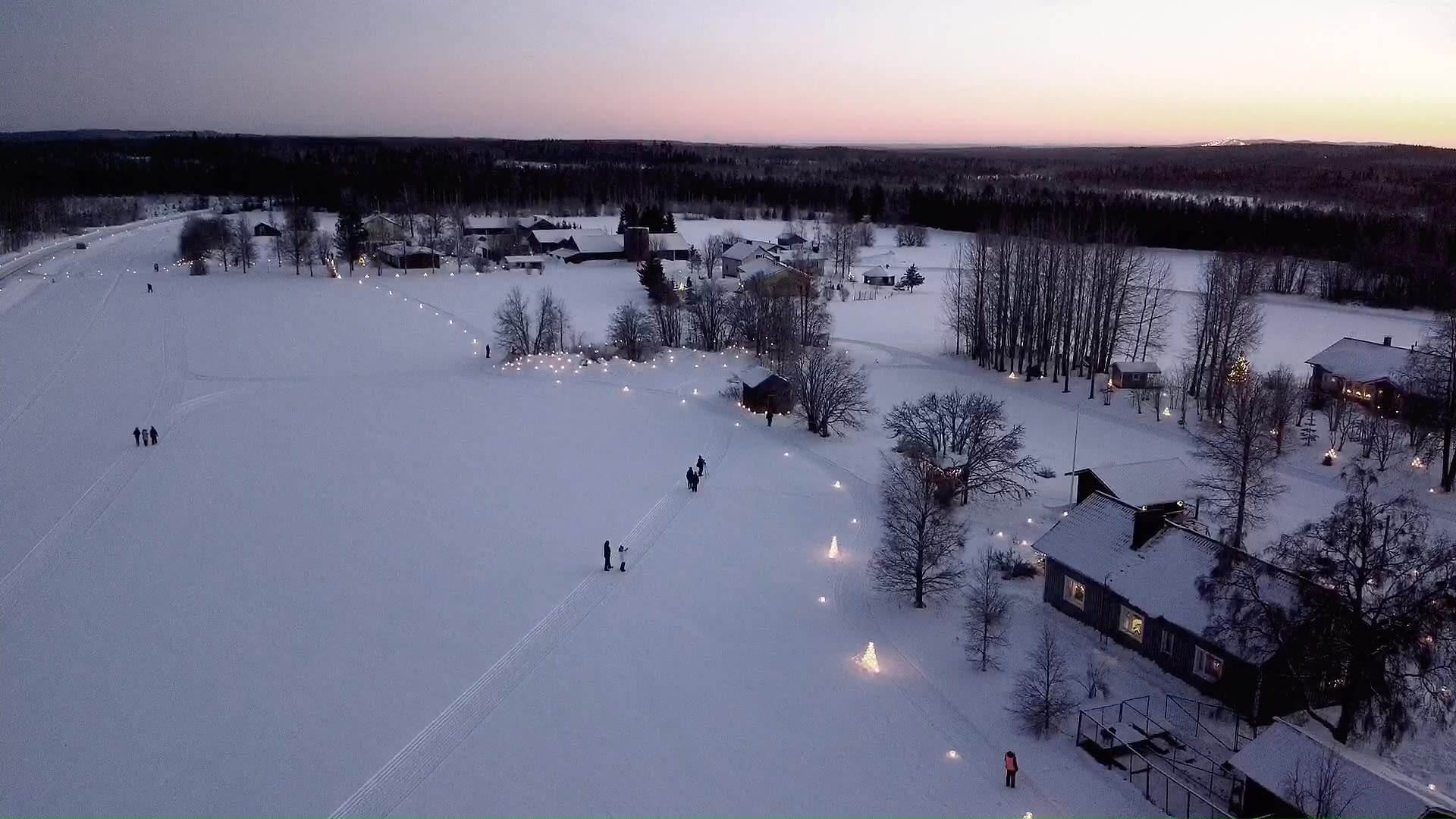 1 300 Jaalyhdyn Tanssi Lumosi Tuhannet Ihmiset Kainuussa Katso Henkeasalpaava Video Yle Uutiset Yle Fi