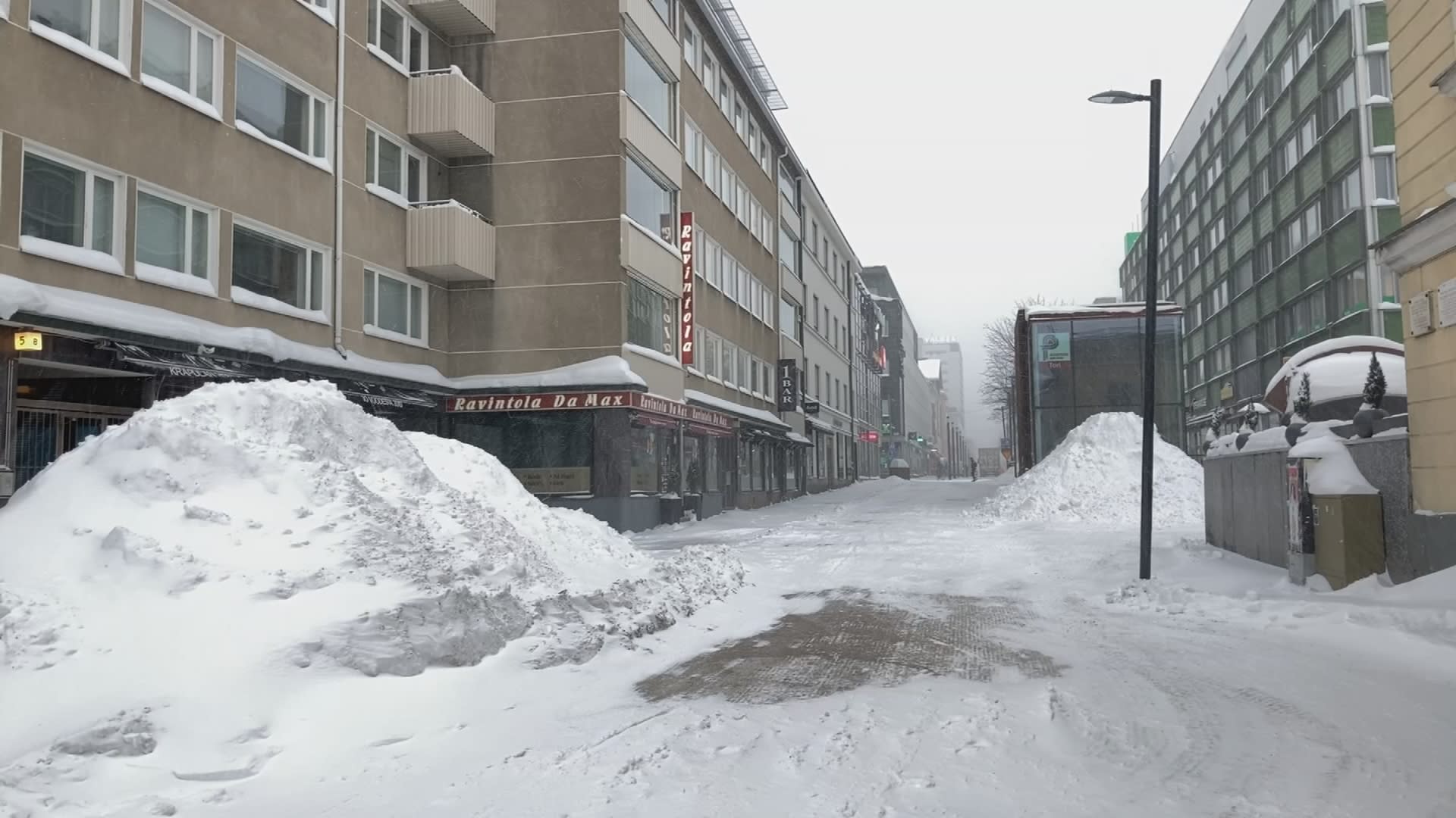 Näin lumista oli 23.2. Oulun keskustassa.