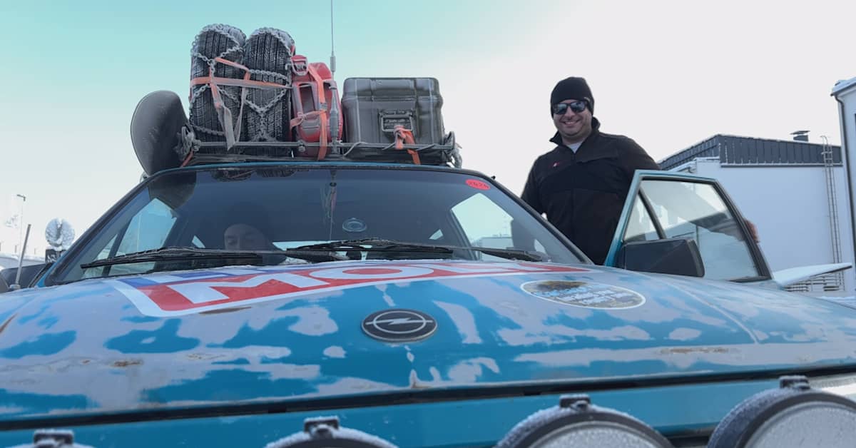 Tässä autotapahtumassa on vain yksi sääntö: auton pitää olla vanha ja halpa romu – katso video