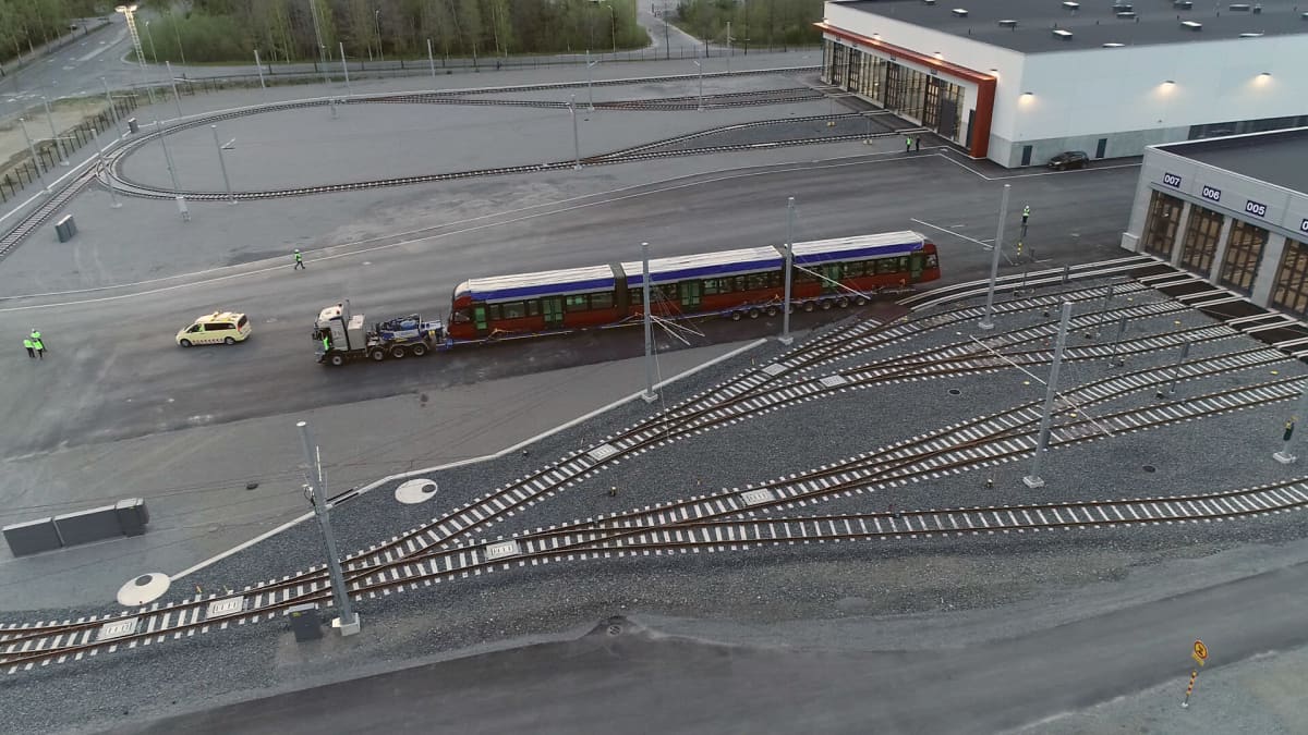 Kopterikuva Tampereen Ratikan varikolta