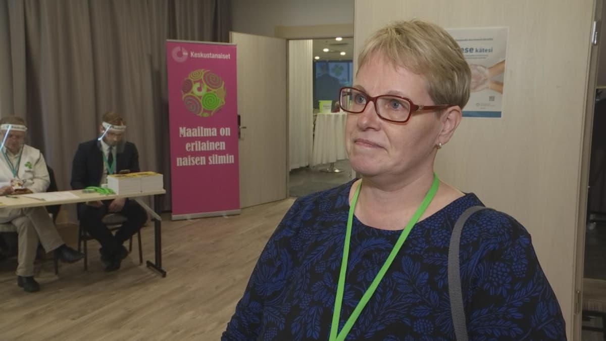 keskustan puoluekokousedustaja Leena Palojärvi Enontekiöltä.