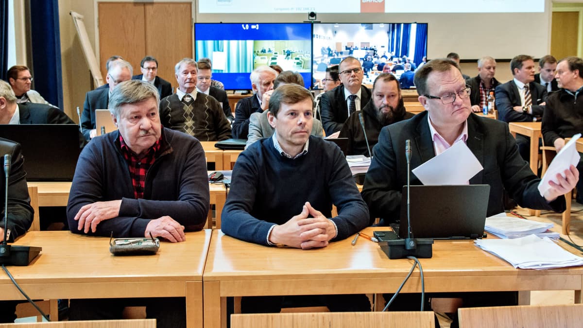 Kuva on otettu Lapin käräjäoikeudessa syyskuussa 2018, kun Anna Mäkelää kuultiin asianomistajana 27 kittiläläistä kuntapäättäjää koskevassa oikeudenkäynnissä.