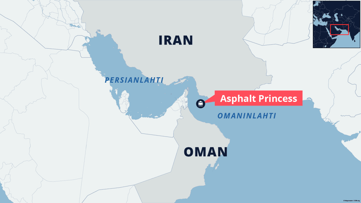 Asphalt Princess -laiva sijaitsee Omaninlahdella Omanin ja Iranin rannikolla.