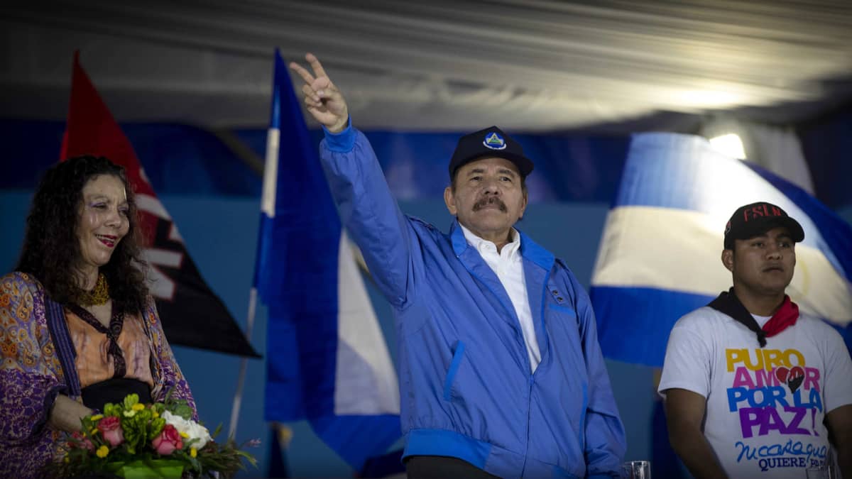 Daniel Ortega, Rosario Murillo esiintyvät kansalle