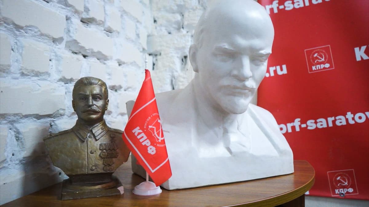 Josif Stalinin ja Vladimir Leninin patsaat