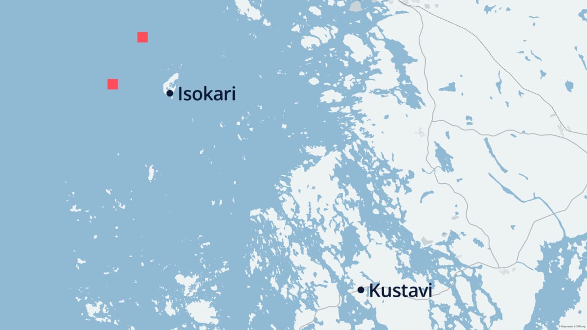 Kartassa näkyy, mihin Metsähallitus on suunnitellut kalankasvatuslaitoksia. Karttaan on merkitty kaksi vaihtoehtoista paikkaa, joista toinen sijaitsee Isokarin länsipuolella, toinen luoteispuolella.
