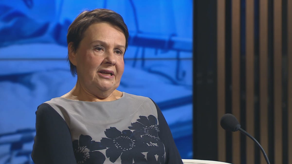 STM:n kansliapäällikkö Kirsi Varhila A-studiossa.