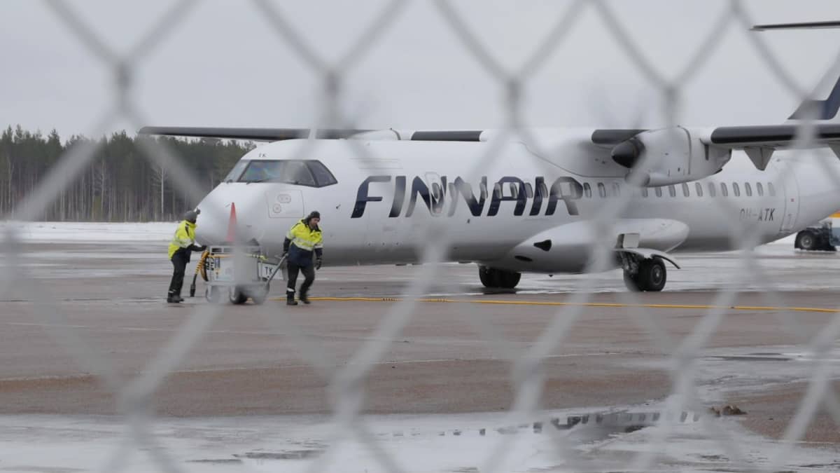 Finnairin lentokone Kajaanin lentoasemalla
