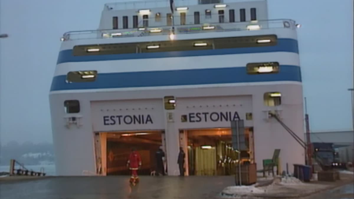 Matkustajalaiva Estonian satamassa.