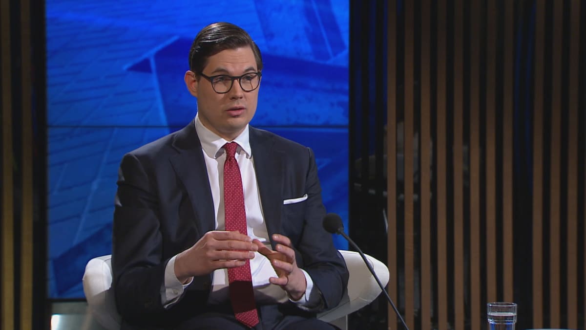 UPIn vanhempi tutkija Matti Pesu A-studiossa.