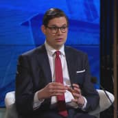 UPIn vanhempi tutkija Matti Pesu A-studiossa.