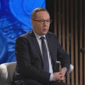 Elinkeinoministeri Mika Lintilä A-studiossa.