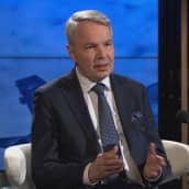 Ulkoministeri Pekka Haavisto A-studiossa.