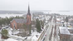 Ilmakuvassa Nurmeksen kirkkokatu ja evankelis-luterilainen kirkko.