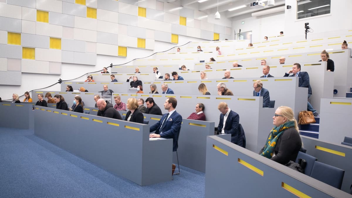 Lahden valtuusto on koolla Fellmannian auditoriossa.