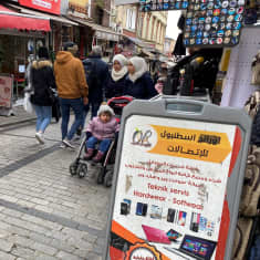 Istanbulin Fatihin kaupunginosassa näkee paljon arabinkielisiä tekstejä.