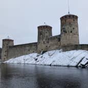 Talvinen Olavinlinna joulukuussa 2020