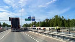 Pohjantien Oulujoen ylittävien siltojen rakentamisen loppuvaiheita kesäkuussa 2021