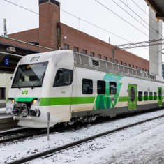 VR lähijuna Tampereelta Helsinkiin Tampereen rautatieasemalla.
