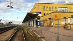 Raiteet Turun päärautatieasemalta Kupittaan suuntaan, oikeanpuoleiset raiteet on osittain poistettu ratapiha-alueen remontin takia.