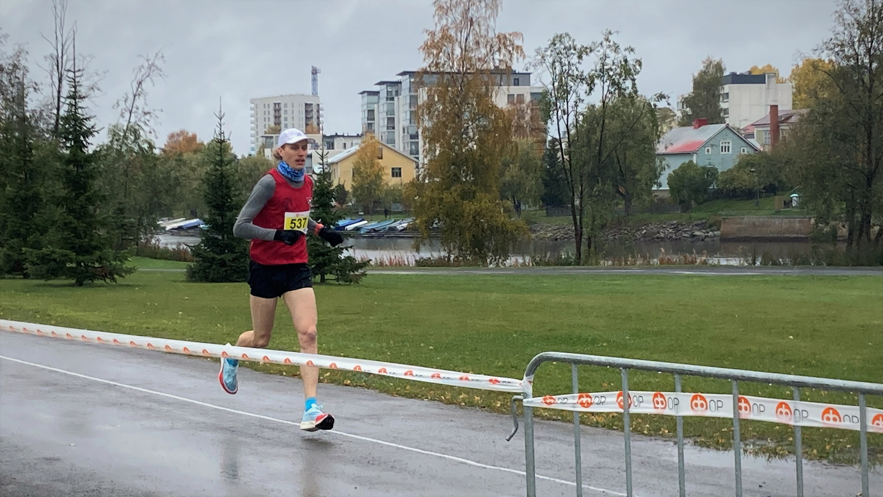 Oulun NMKY:n maratoonari Antti Mikkonen Terwamaratonilla 2021.